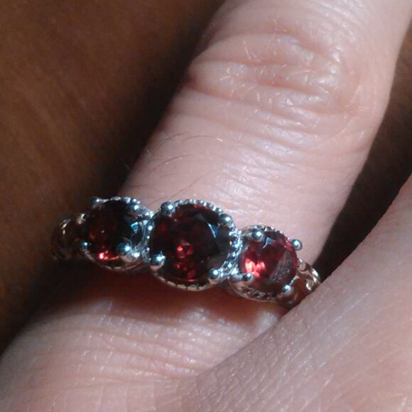 Mozambique Garnet Sterling Silver Trilogy Ring (Size 6) - Picture 13 of 15